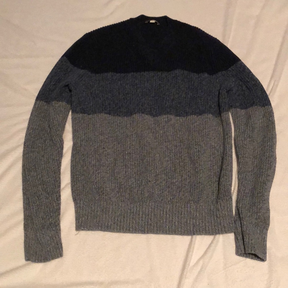 Gap V-Neck Sweater